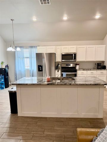 204 NW Elm, Cache, OK 73527