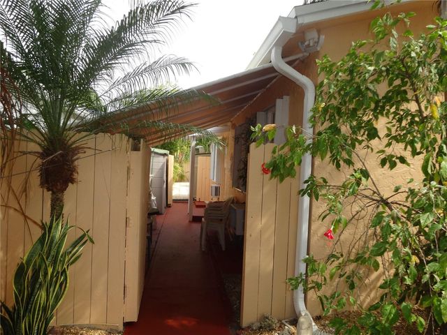 31 SE 13th Street 1-2, Dania Beach, FL 33004