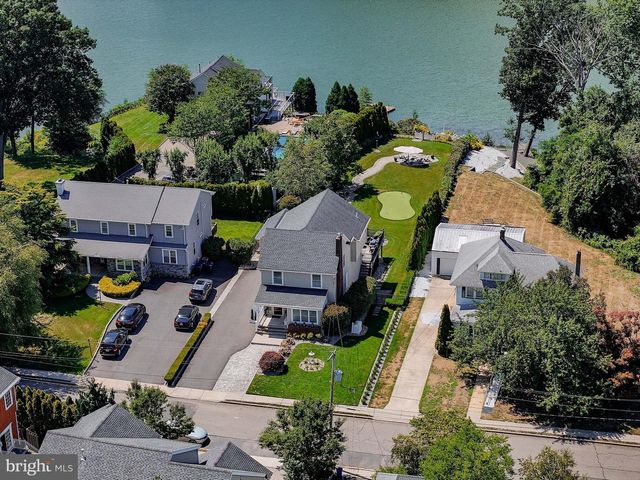 66 WYCKOFF ST, Matawan, NJ 07747
