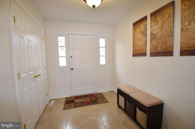 6901 STONEYBROOKE LN, Alexandria, VA 22306