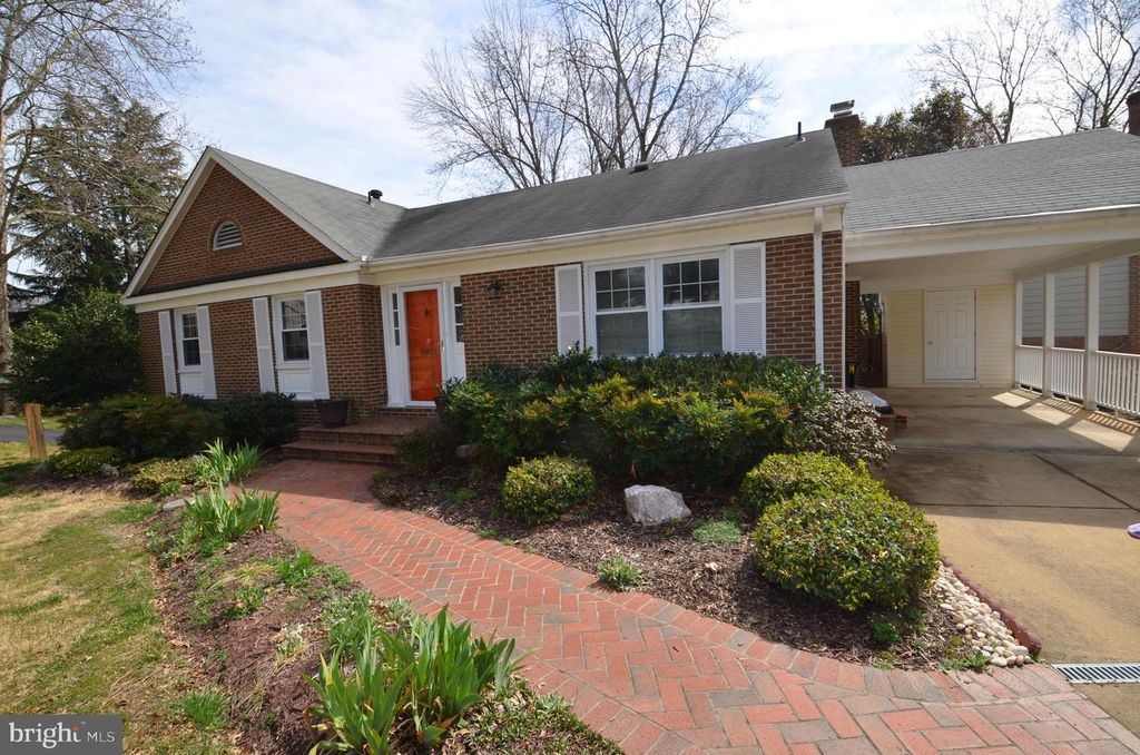 6901 STONEYBROOKE LN, Alexandria, VA 22306