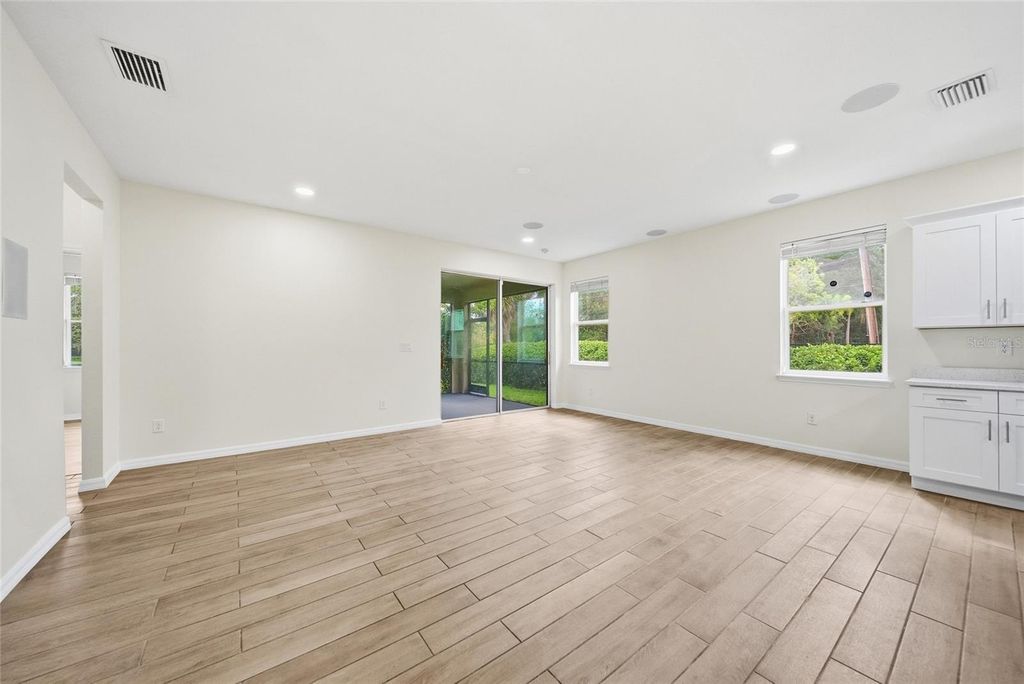 Image 32 of property listing at 12542 CANDLEBERRY CIRCLE, Tampa, FL 33635