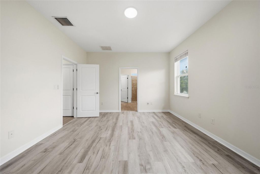 Image 37 of property listing at 12542 CANDLEBERRY CIRCLE, Tampa, FL 33635