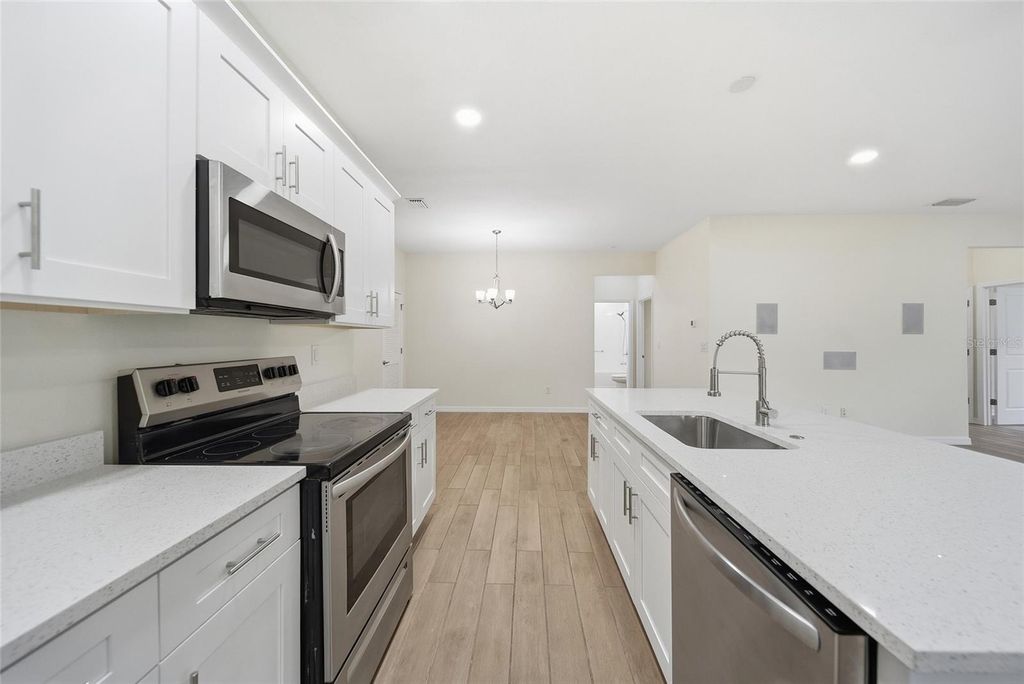 Image 5 of property listing at 12542 CANDLEBERRY CIRCLE, Tampa, FL 33635
