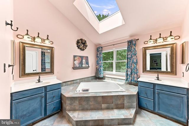 1 BEECH TREE DR, Glen Mills, PA 19342