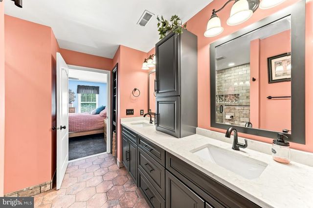 1 BEECH TREE DR, Glen Mills, PA 19342