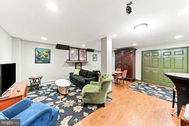 1 BEECH TREE DR, Glen Mills, PA 19342