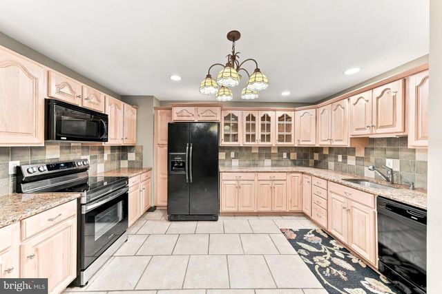 1 BEECH TREE DR, Glen Mills, PA 19342
