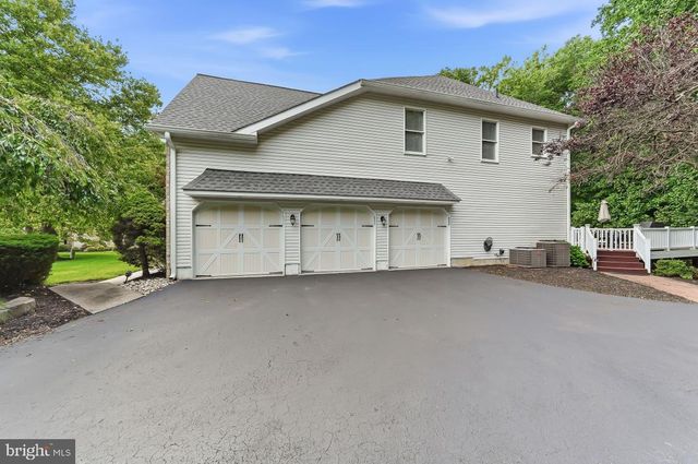 1 BEECH TREE DR, Glen Mills, PA 19342