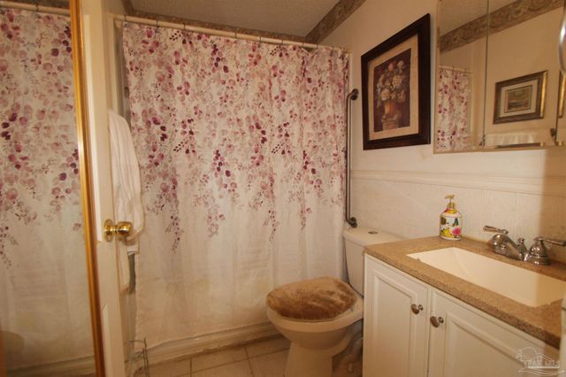 4398 N Spencer Field Rd, Pace, FL 32571