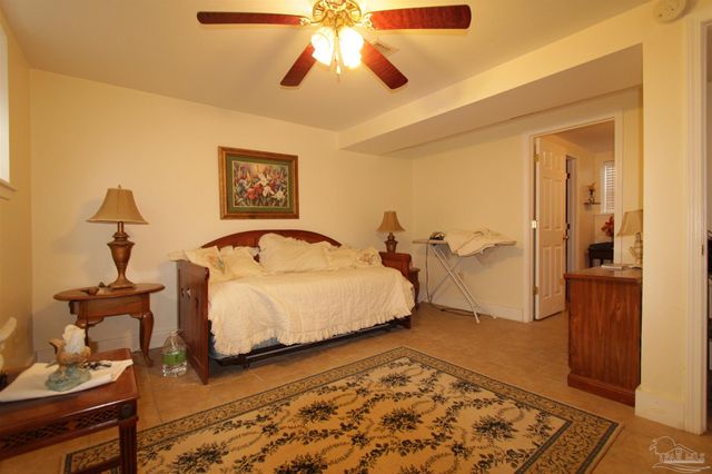 4398 N Spencer Field Rd, Pace, FL 32571