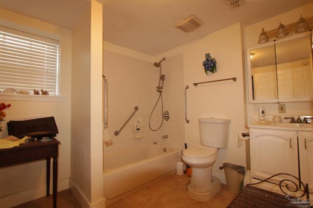 4398 N Spencer Field Rd, Pace, FL 32571