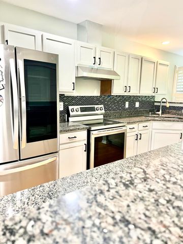 8709 Grassy Oak Trail, North Charleston, SC 29420