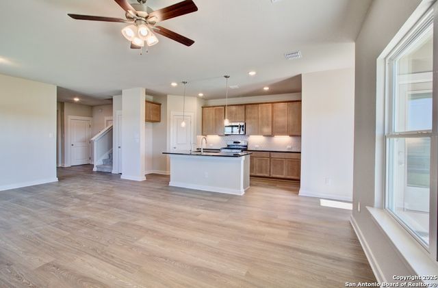 108 Silverlake Camp, San Antonio, TX 78253