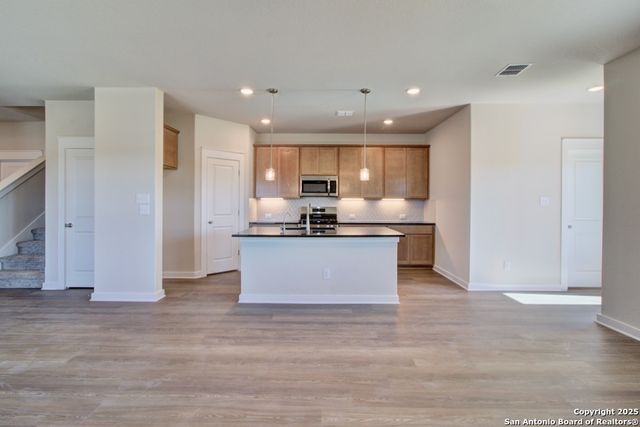 108 Silverlake Camp, San Antonio, TX 78253