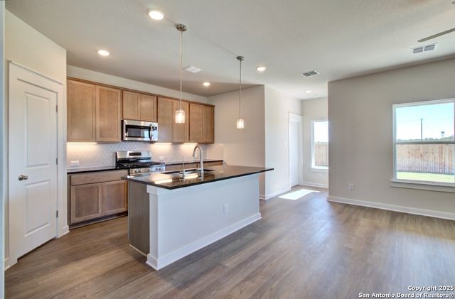 108 Silverlake Camp, San Antonio, TX 78253
