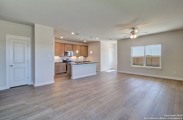 108 Silverlake Camp, San Antonio, TX 78253