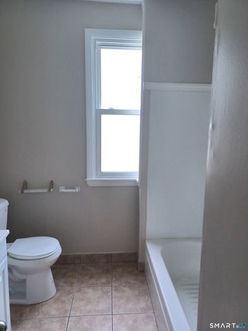 37 Fairfield Street 2nd Floor, New Haven, CT 06515
