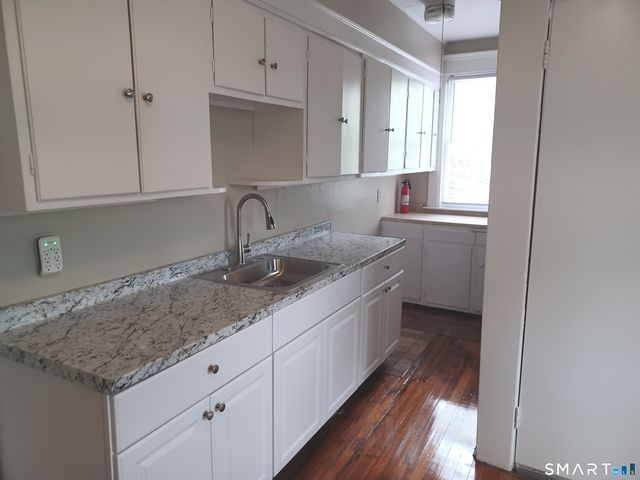 37 Fairfield Street 2nd Floor, New Haven, CT 06515