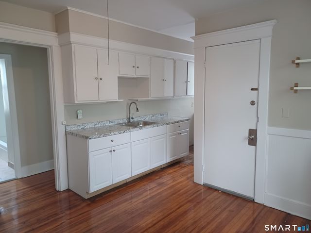 37 Fairfield Street 2nd Floor, New Haven, CT 06515