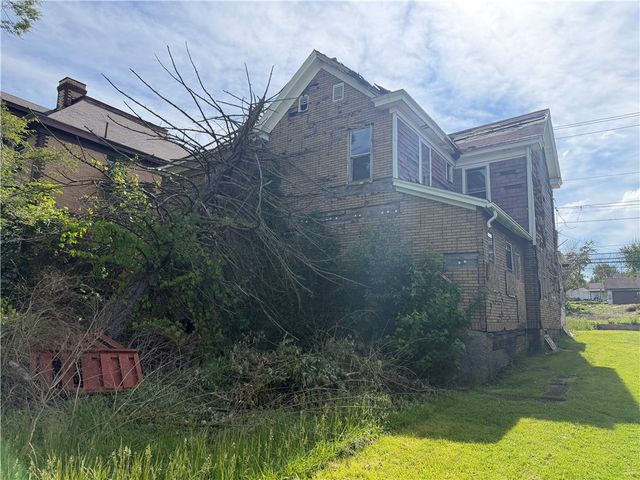 221 N Gallatin Ave, Uniontown, PA 15401