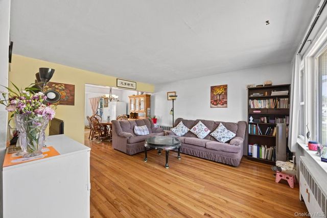 103 Nassau Drive, Albertson, NY 11507