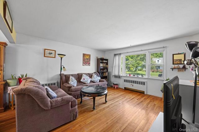103 Nassau Drive, Albertson, NY 11507