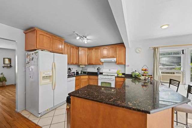 103 Nassau Drive, Albertson, NY 11507