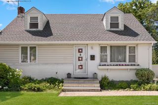 103 Nassau Drive, Albertson, NY 11507