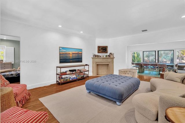 924 Belle Meade Island Dr ., Miami, FL 33138