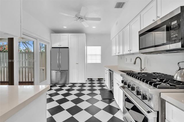 924 Belle Meade Island Dr ., Miami, FL 33138