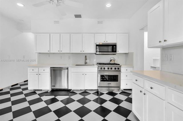 924 Belle Meade Island Dr ., Miami, FL 33138