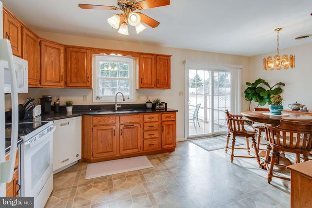 82 SCENIC DR, Denver, PA 17517