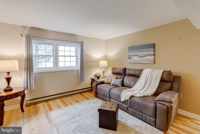 82 SCENIC DR, Denver, PA 17517