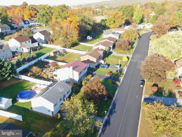 82 SCENIC DR, Denver, PA 17517