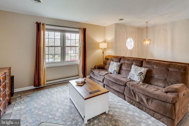 82 SCENIC DR, Denver, PA 17517