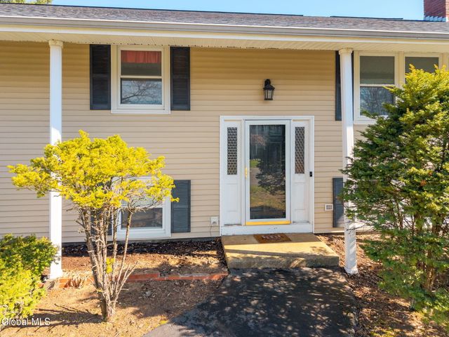 4 Wertman Lane, Colonie, NY 12211