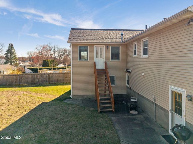 4 Wertman Lane, Colonie, NY 12211