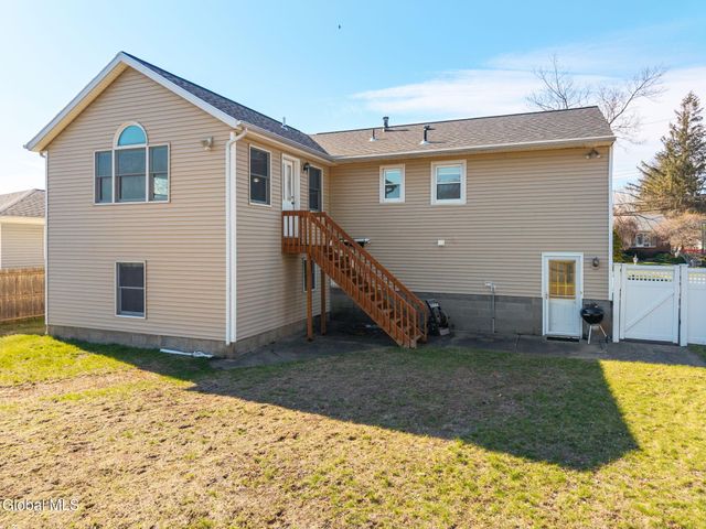 4 Wertman Lane, Colonie, NY 12211