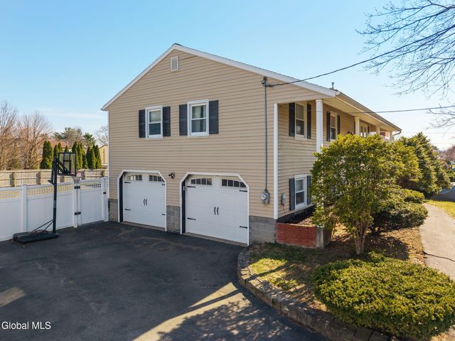 4 Wertman Lane, Colonie, NY 12211