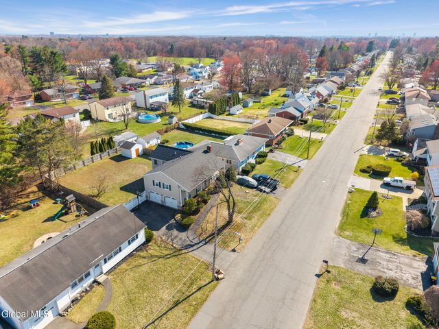 4 Wertman Lane, Colonie, NY 12211