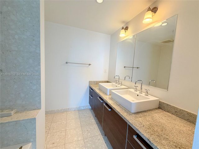 185 SW 7 ST 3412, Miami, FL 33130