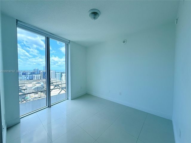 185 SW 7 ST 3412, Miami, FL 33130