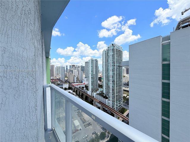 185 SW 7 ST 3412, Miami, FL 33130