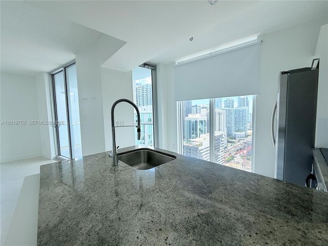 185 SW 7 ST 3412, Miami, FL 33130