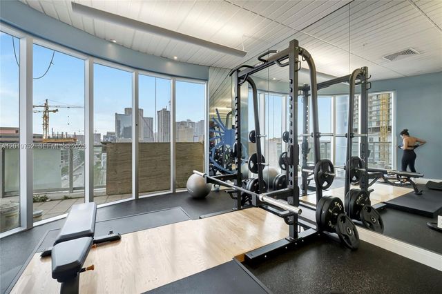 185 SW 7 ST 3412, Miami, FL 33130