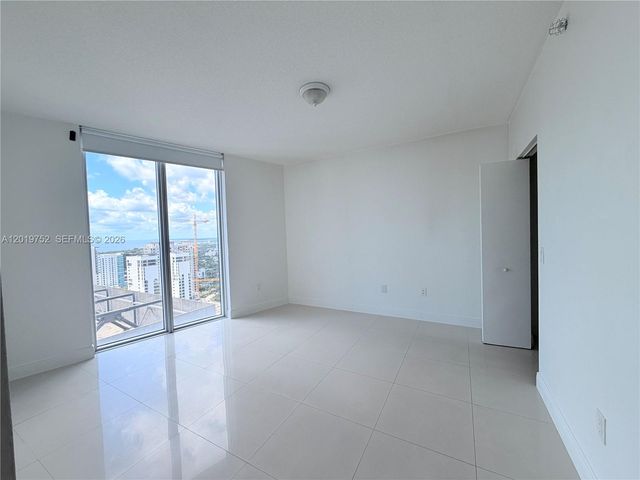 185 SW 7 ST 3412, Miami, FL 33130