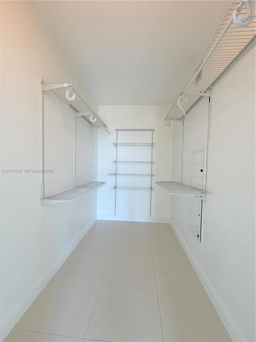 185 SW 7 ST 3412, Miami, FL 33130
