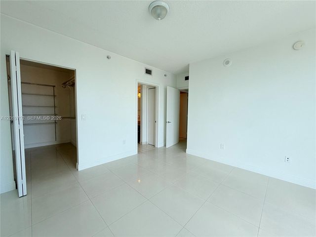185 SW 7 ST 3412, Miami, FL 33130