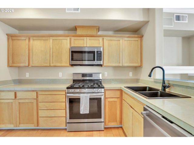 2879 Nw KENNEDY Ct 59, Portland, OR 97229